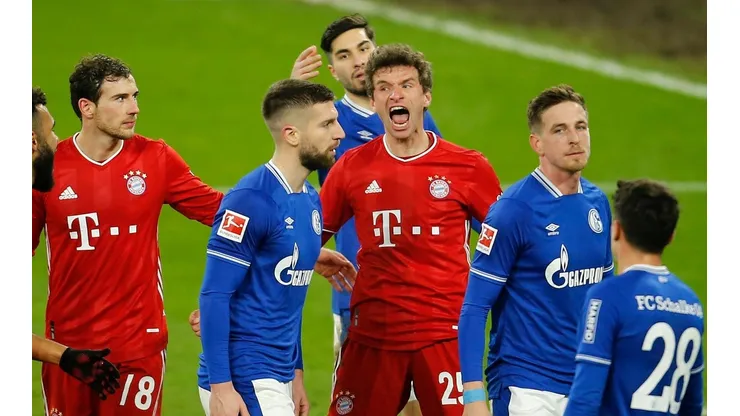 El líder Bayern Múnich se enfrenta al colista Schalke 04.
