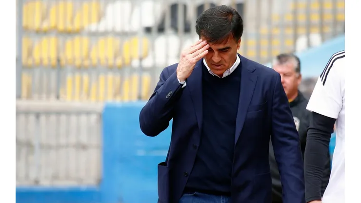 Gustavo Quinteros y su gran dolor de cabeza en Colo Colo