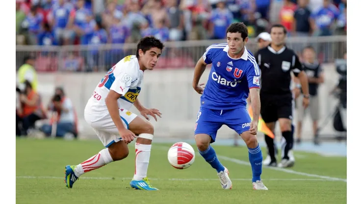 Eugenio Mena está lejos de llegar a la Universidad de Chile y se calzará la camiseta de la Universidad Católica.