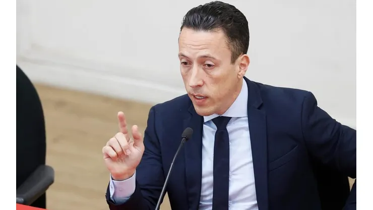 Carlezzo agrandó su billetera a costa de la ANFP.