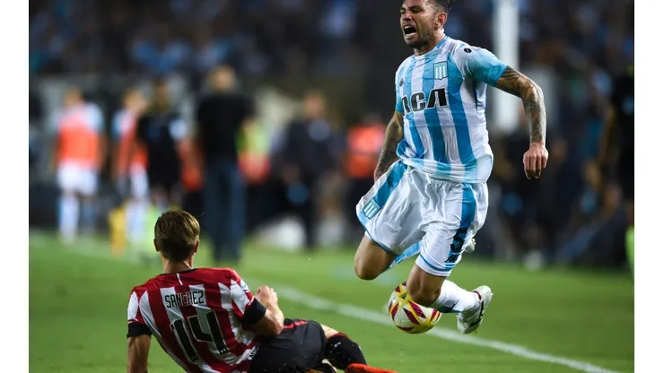 Eugenio Mena está en la mirada de Racing Club y de la Universidad Católica.
