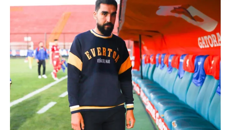 ¡Uno menos! Paqui Meneghini renueva con Everton y no será entrenador de Universidad de Chile