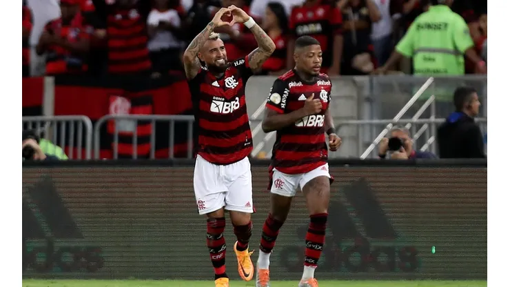 Flamengo visita al Coritiba por la fecha 36 del Brasileirao.