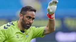 Claudio Bravo afina los guantes y se confirma como titular en el arco del Betis para el clásico ante Sevilla