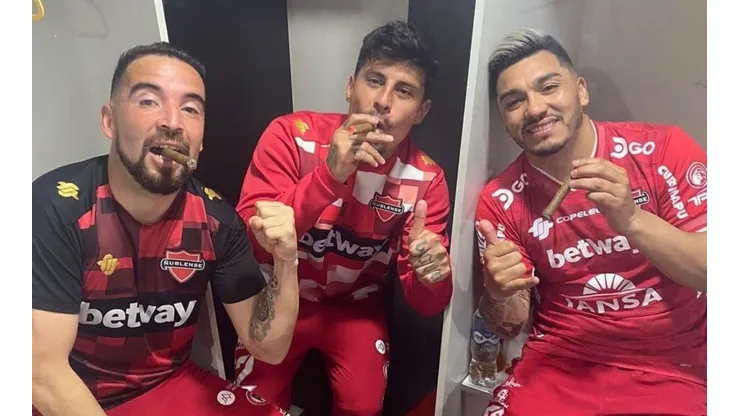 ¡A lo Vidal! Pato Rubio, Fernando Cordero y Lorenzo Reyes celebran clasificación a Libertadores fumando puros