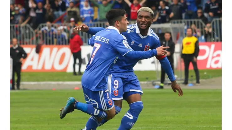 Morales celebrando su anotación con Fernandes.