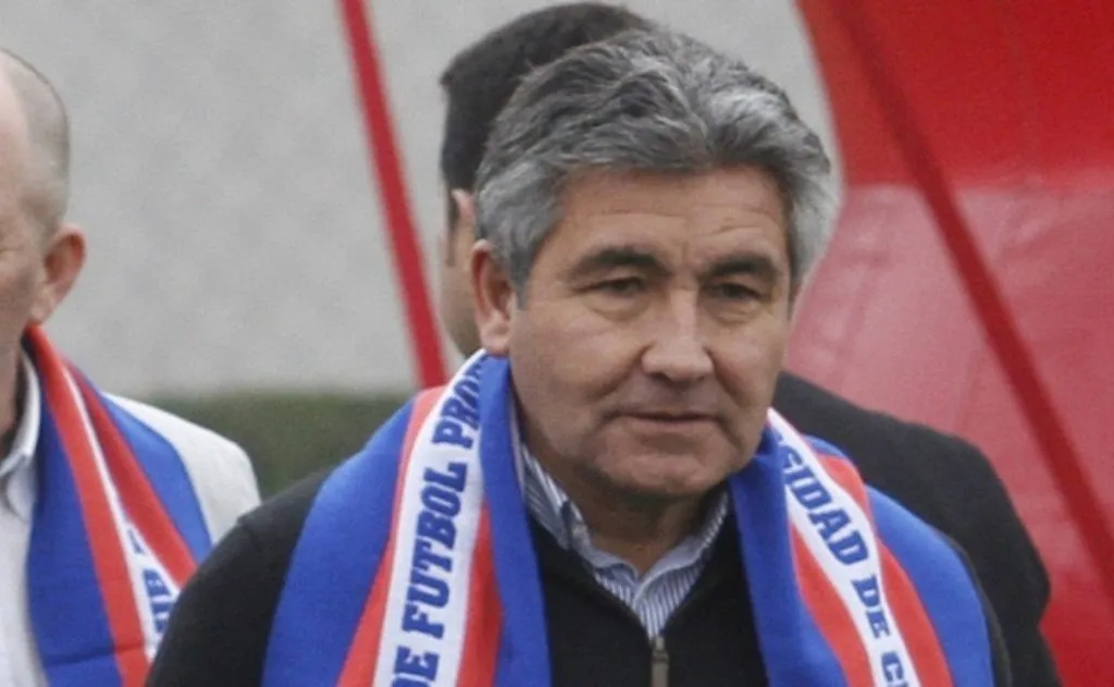 Patricio Mardones aplaude a Gustavo Álvarez.