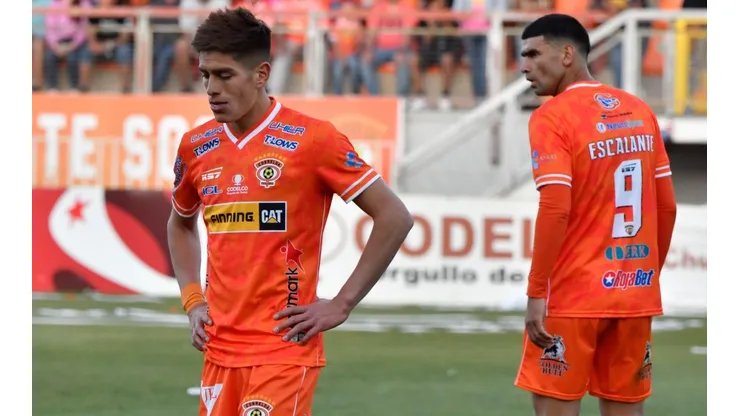 Cobreloa y otros cuatro clubes de Primera B luchan por subir a Primera División.