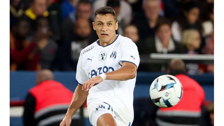 PARIS, FRANCE - OCTOBER 16: Alexis Sanchez of Marseille during the Ligue 1 match between Paris Saint-Germain (PSG) and Olympique de Marseille (OM) at Parc des Princes stadium on October 16, 2022 in Paris, France. (Photo by Jean Catuffe/Getty Images)