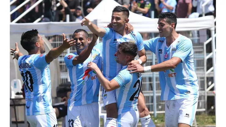 Si Magallanes vence a Recoleta, vuelve a Primera después de 36 años.