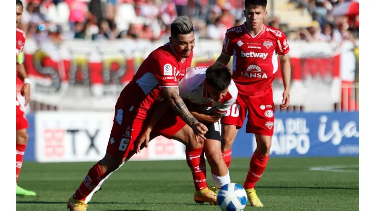 Ñublense saca ventaja por el Chile 2 ante Curicó en La Granja.