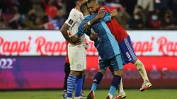 Claudio Bravo y Arturo Vidal están de amigos y se felicitan en las redes sociales.