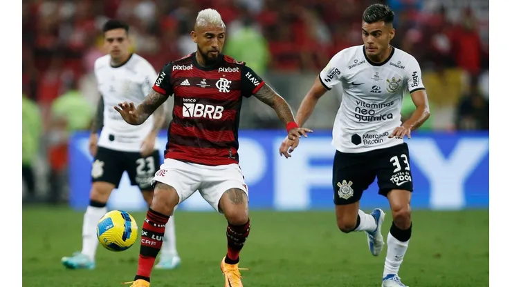 Flamengo y Corinthians disputan un nuevo clásico en el Brasileirao.