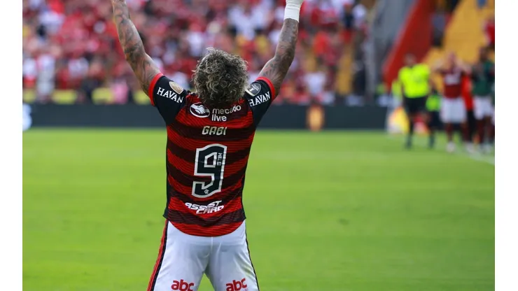 Gabigol Barbosa le está dando una nueva Libertadores a Flamengo y a Arturo Vidal.