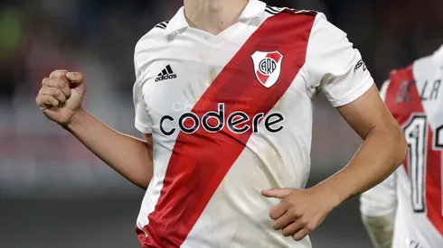 Guarello asegura que Colo Colo sondea a ex albo que la rompe en Argentina.