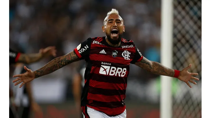 Arturo Vidal asegura que medio Chile es de Flamengo
