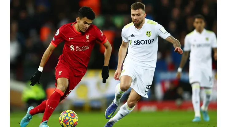 Liverpool enfrenta a uno de los colistas de la Premier League, Leeds United.