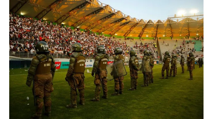 Tagle clama por el copamiento de Carabineros en los estadios del fútbol chileno.