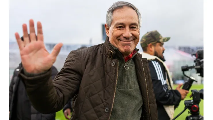 Ariel Holan detalla de que la UC está interesada en Eugenio Mena