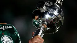 Conoce el selecto listado de chilenos campeones de Libertadores en el extranjero.