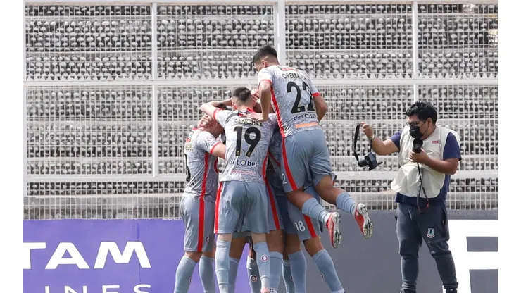 Colo Colo puede perder a su primer refuerzo. Williams Alarcón daría el salto a Europa a la Serie A de Italia y no regresaría al Monumental.