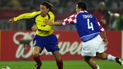 Alex Aguinaga puso en duda el lugar de nacimiento de Byron Castillo.