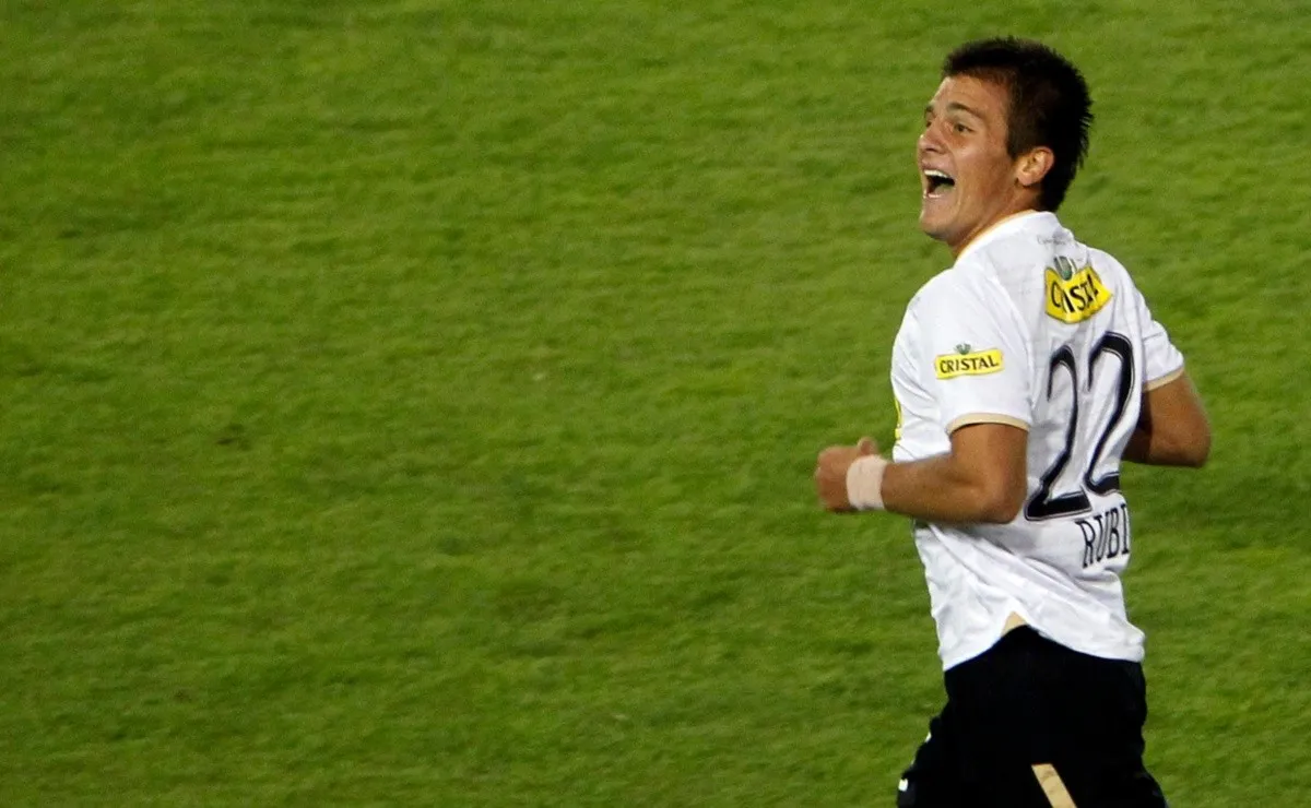 Diego Rubio queda como agente libre y comienza a tomar fuerza como posible refuerzo albo.