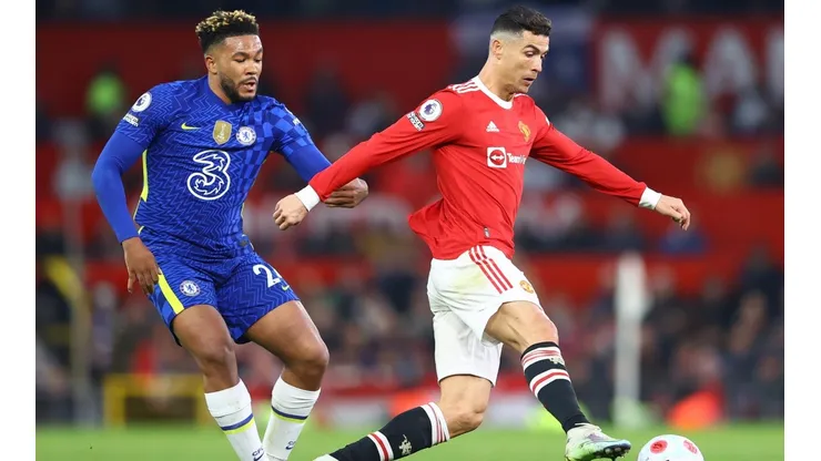 Chelsea y Manchester United disputan un atractivo duelo en la Premier.