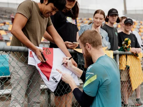 "Tu papá": El troleo del arquero bailarín de Australia a hincha de Perú