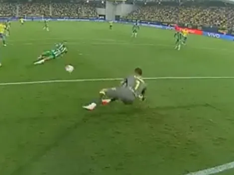 VIDEO: Los tremendos tapadones de Bravo en la igualdad del Betis ante el Cádiz