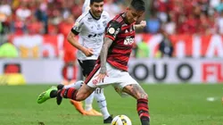 Pulgar vistiendo la camiseta del Flamengo de Brasil.
