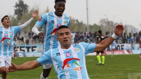 Magallanes es puntero exclusivo de la Primera B.