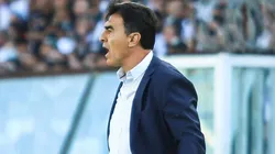 El DT albo regresó a Chile tras pasar el fin de semana en Argentina