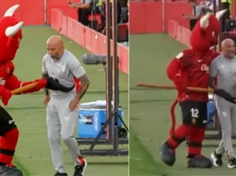 VIDEO | Sampaoli sufre una particular broma por parte de la mascota del Mallorca