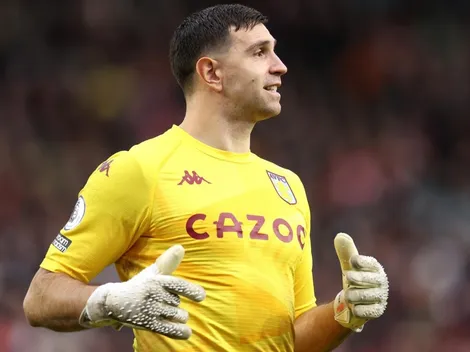 VIDEO | El error infantil de Dibu Martínez en la caída de su equipo ante Chelsea