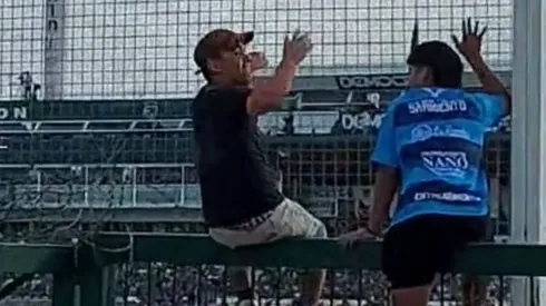 Un hincha con enanismo se hizo viral en Argentina, ya que fue confundido con un niño sobre el alambrado.