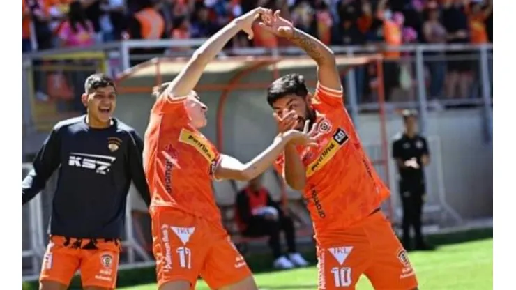 Cobreloa festeja en Calama y se ilusiona con la caída de Magallanes