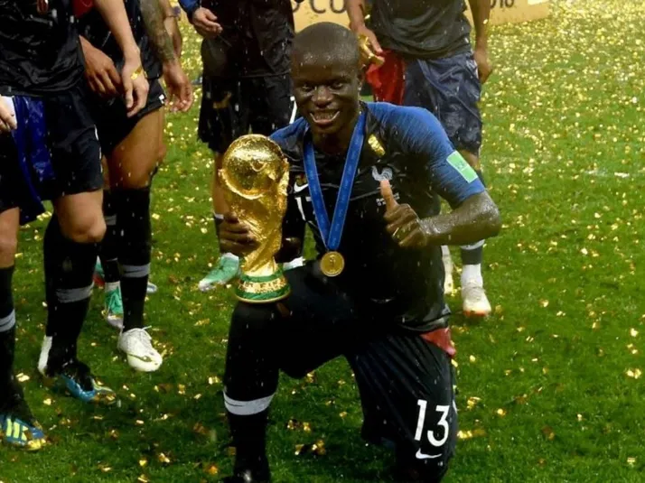 Kanté se resiente de lesión y no estará con Francia en el Mundial