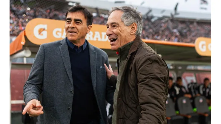 Quinteros y Holan en los dardos de histórico DT del fútbol chileno.