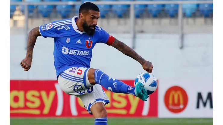 Los hinchas de la U se cansan de Ronnie Fernández