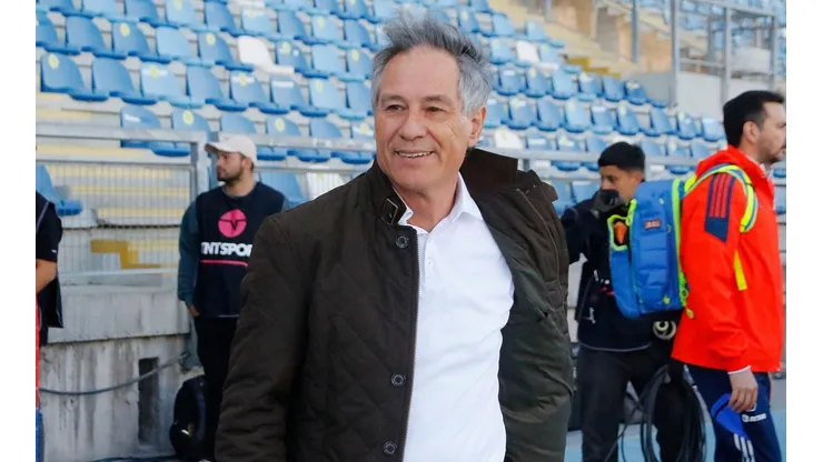 El técnico de la UC se mostró molesto tras una polémica jugada ante la U