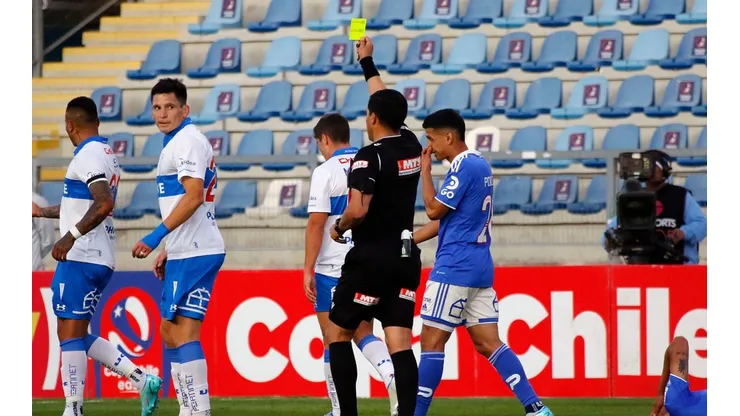 Parot se lleva todas las críticas de los hinchas de la UC ante la U