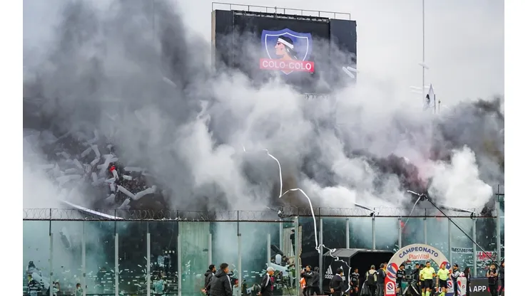 Colo Colo deberá responder por el uso de bengalas y fuegos de artificio en las distintas salidas de su equipo en el Monumental.