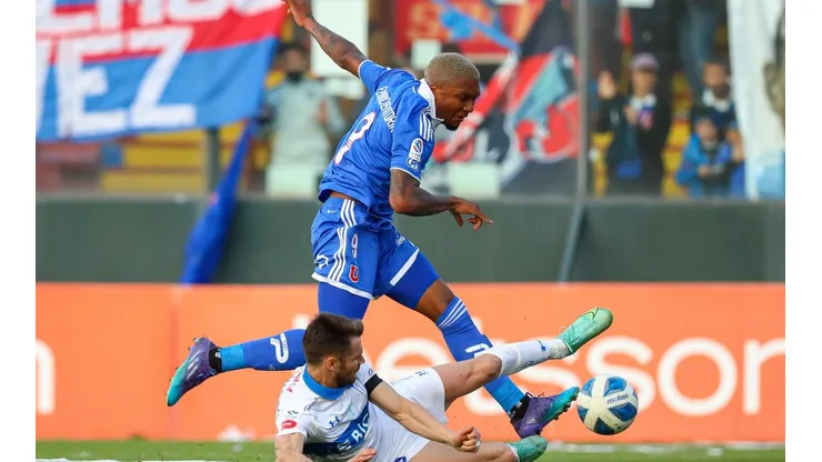 Junior Fernandes no es titular indiscutido en la Universidad de Chile y dejaría el club a fines de temporada.