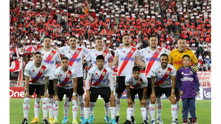 El plantel de Curicó Unido blindó a Bayron Oyarzo y está enfocado en seguir adelante en el fútbol chileno.