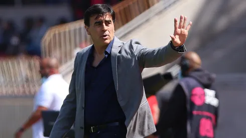 Quinteros quiere levantar el trofeo de campeón.