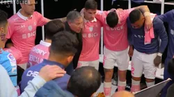 Holan y sus pupilos en el camarín del Monumental.