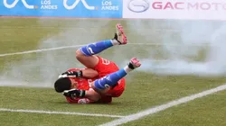 Martín Parra rompe el silencio tras lo vivido en el Clásico Universitario por la agresión con bombas de estruendo: "Mi intención era correrme, pero me tiro al piso porque no me podía sostener de pie"