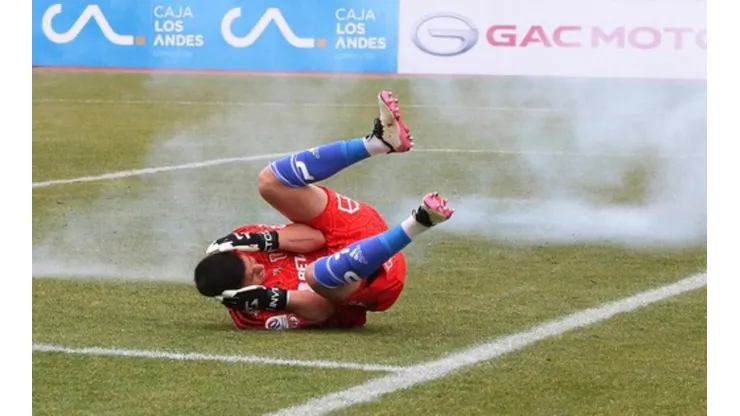 Martín Parra rompe el silencio tras lo vivido en el Clásico Universitario por la agresión con bombas de estruendo: "Mi intención era correrme, pero me tiro al piso porque no me podía sostener de pie"