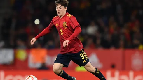 Con solo 18 años, Gavi es uno de los mediocampistas titulares de España
